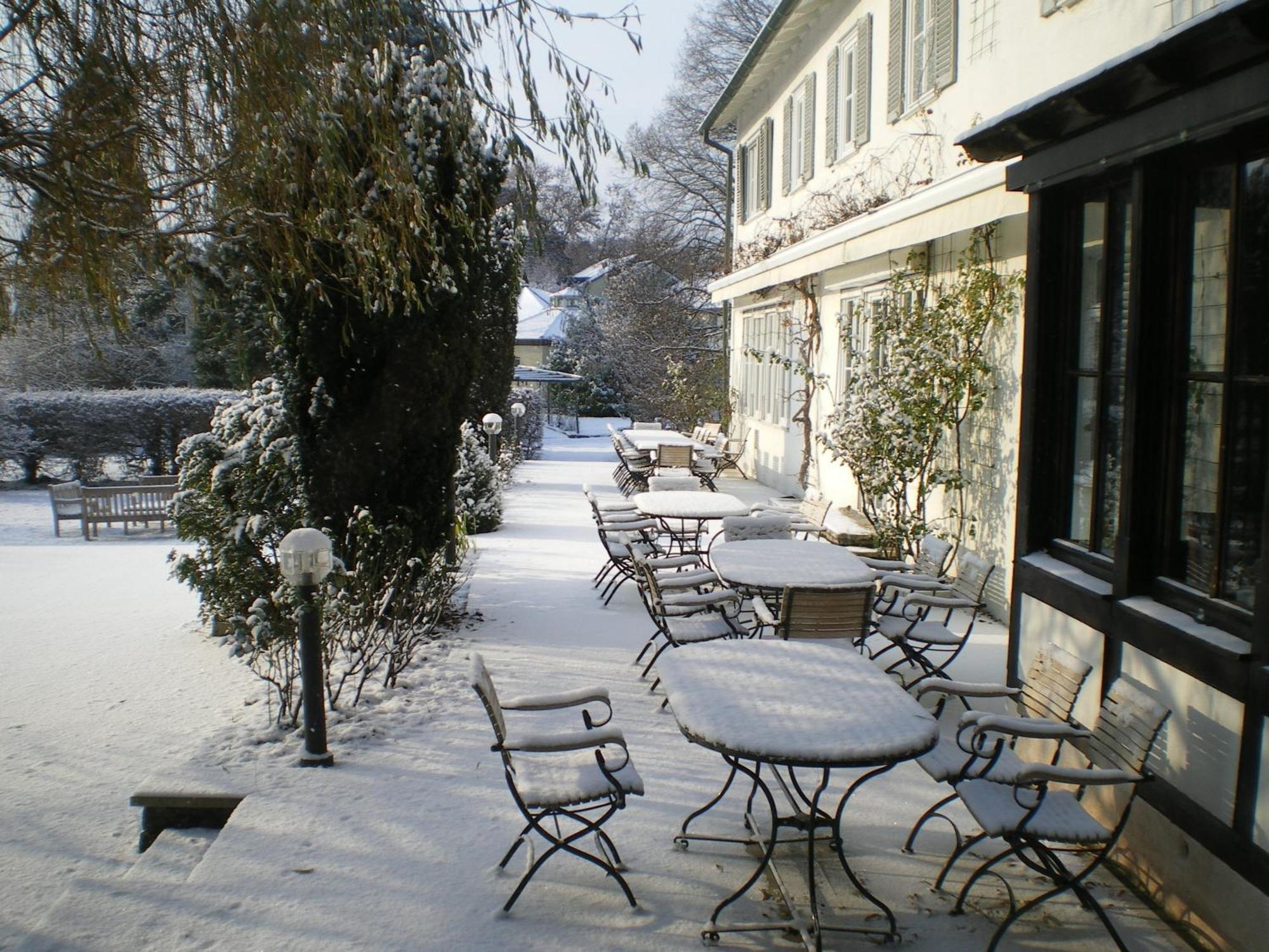 Hotel Landgut Burg Gmbh Weinstadt Buitenkant foto