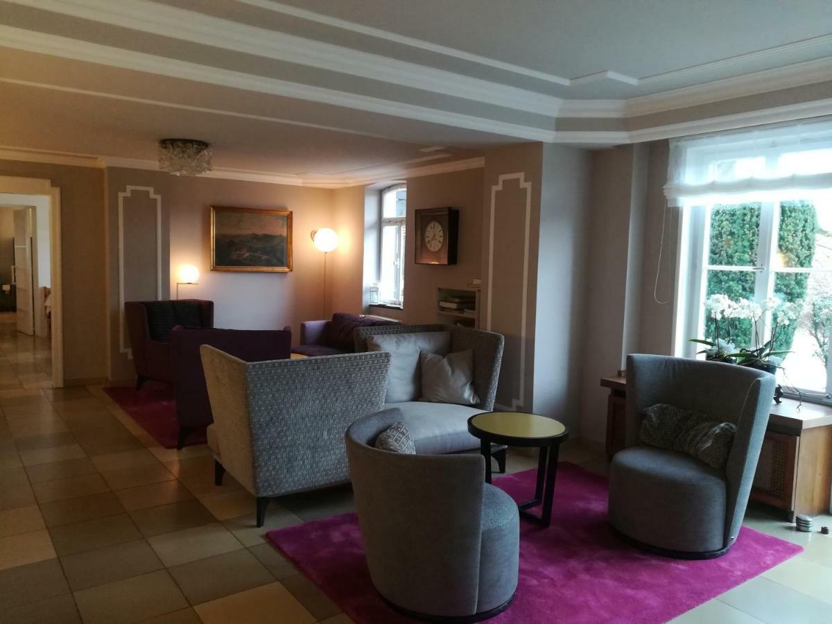 Hotel Landgut Burg Gmbh Weinstadt Buitenkant foto
